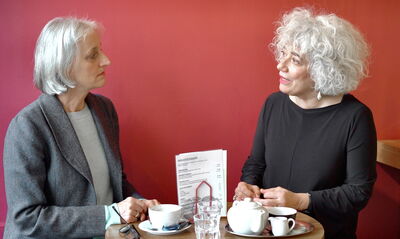 Silvia Biferale und Regula Schwarzenbach im Gespräch.Foto Eleonora de Simoni