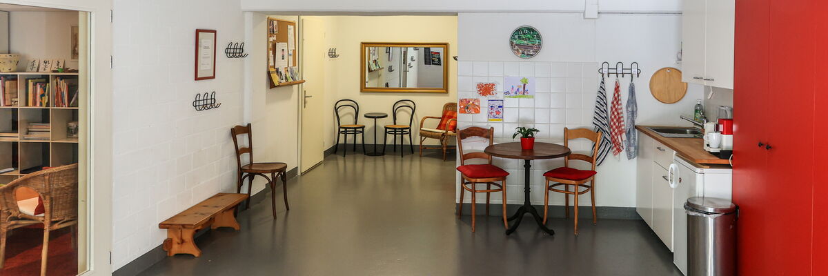 eingangsbereich mit garderobe und teekuecke